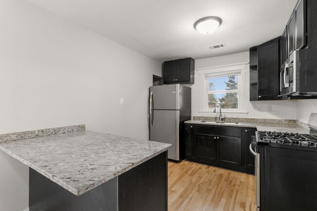 Building Photo - 1144 N Austin Blvd