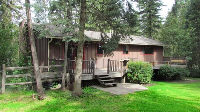Building Photo - Charming Whitefish Home