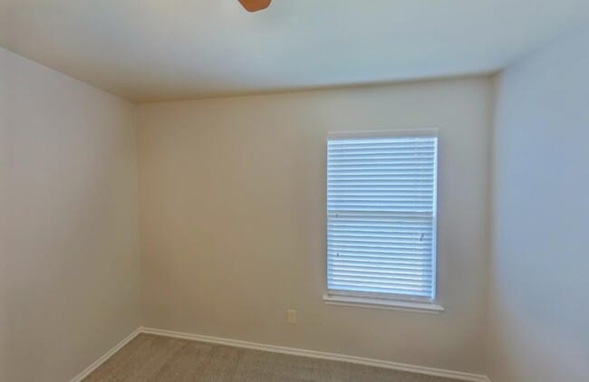 Building Photo - Move in ready