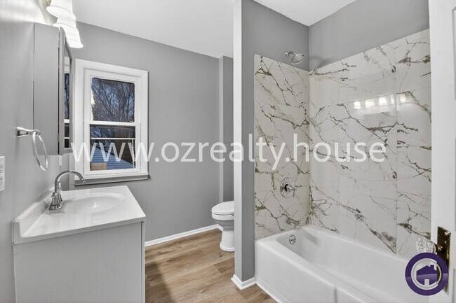 Building Photo - 450 Second St