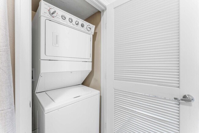 Building Photo - 501 E Oltorf St