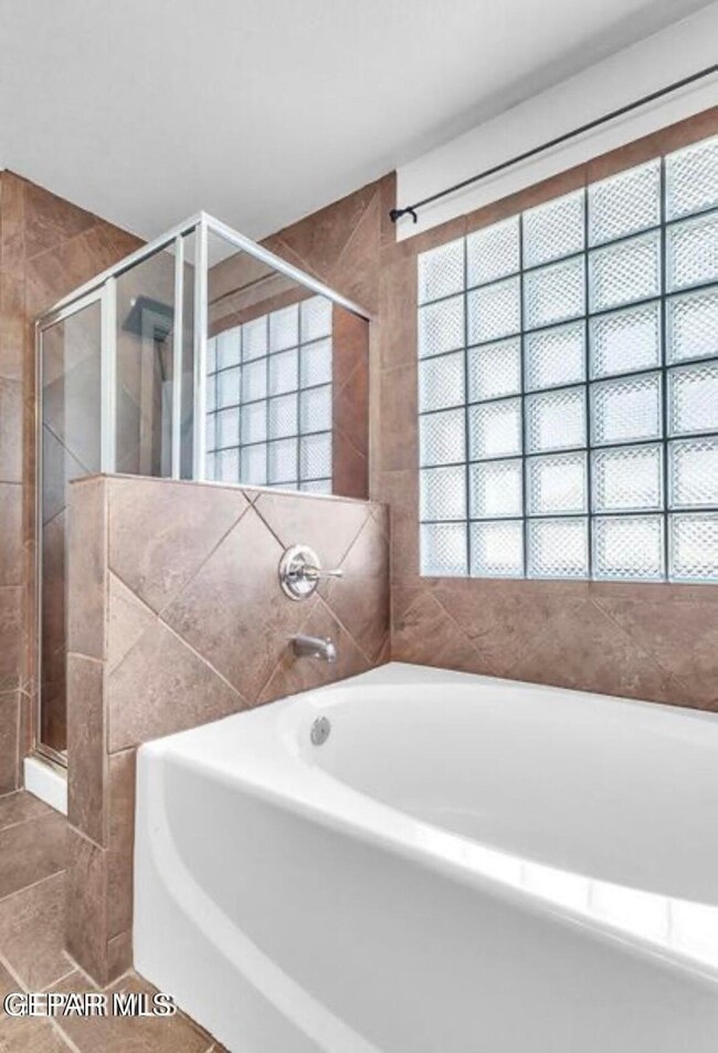 Building Photo - 12879 Hidden Grove Dr