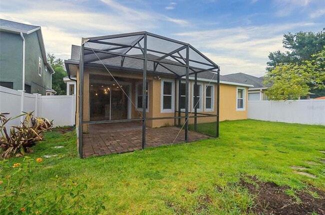 Building Photo - Spacious 3/2 with enclosed office and fence enclosed yard!