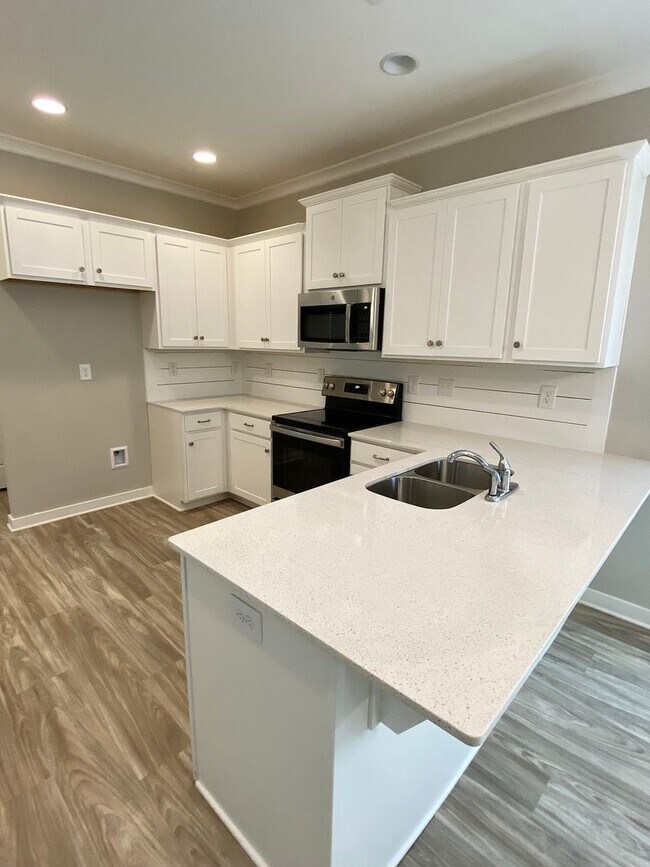 Building Photo - Home for Rent in Calera, AL!!! Available to view with 48 hour notice!