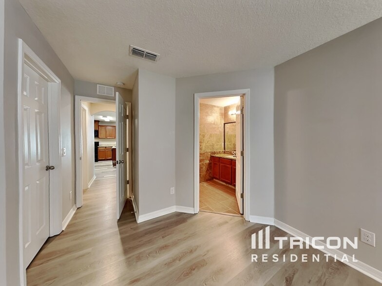 Building Photo - 591 Swallowtail Dr
