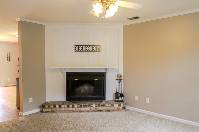 Building Photo - 2012 Briar Ct