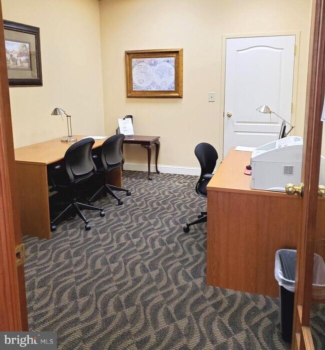 Building Photo - 1211 S Eads St