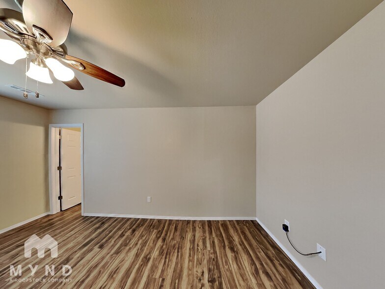 Building Photo - 2117 Ridge St