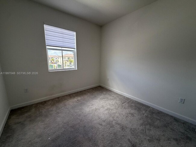 Building Photo - 2659 SE 28th Dr