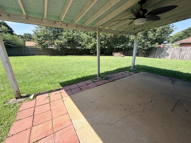 Building Photo - 6585 Eagle Crest Dr