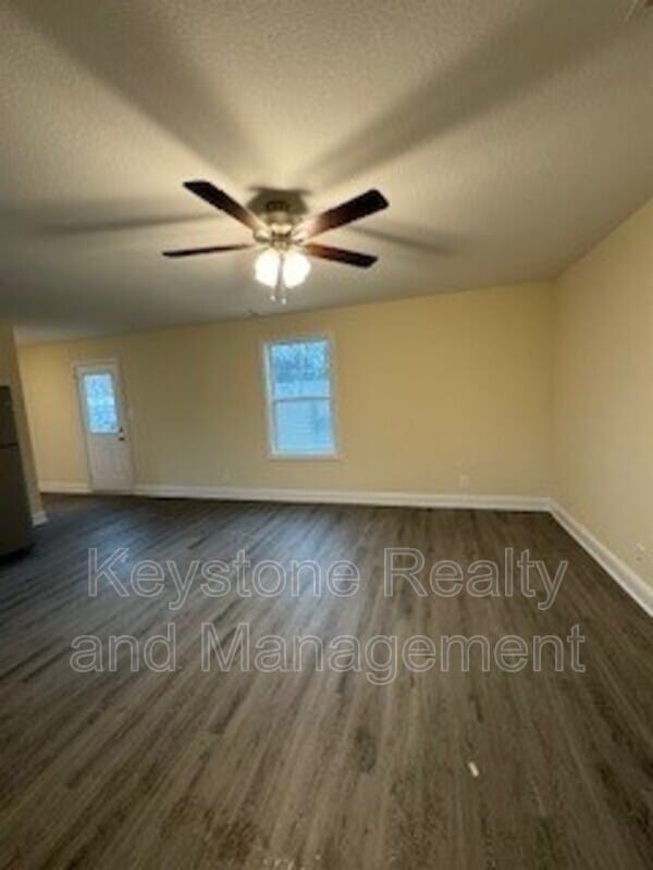 Building Photo - 304 Jennifer St