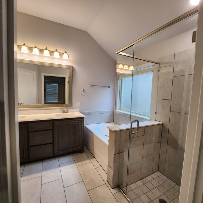 Building Photo - 1312 Carancho Dr