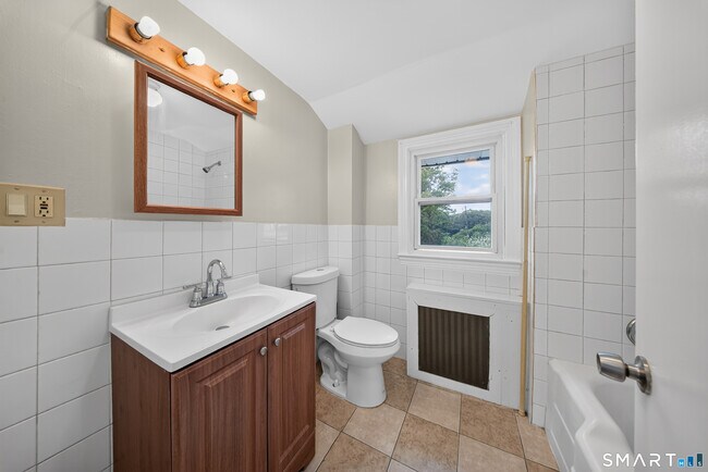 Building Photo - 53 Mohican Ave