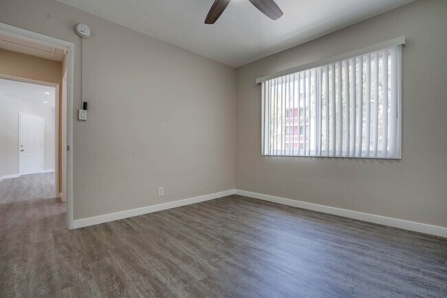 Building Photo - 600 Kelton Ave