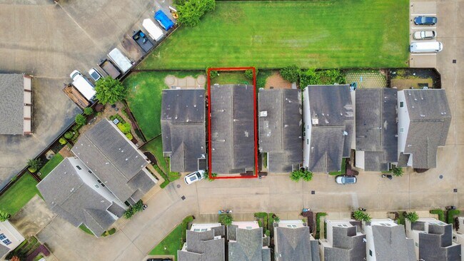 Building Photo - 10062 Hillside Bayou Dr