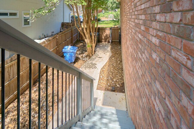 Building Photo - Mission Ridge beauty-4 bedroom 3 1/2 bath-...