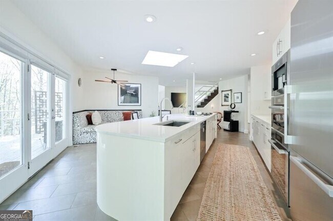 Building Photo - 625 Idlewood Dr NW
