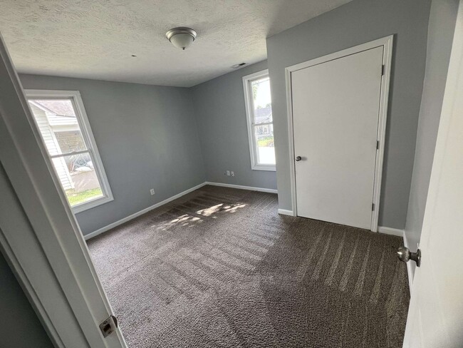 Building Photo - 2 Bed | 1 Bath | Spacious Backyard