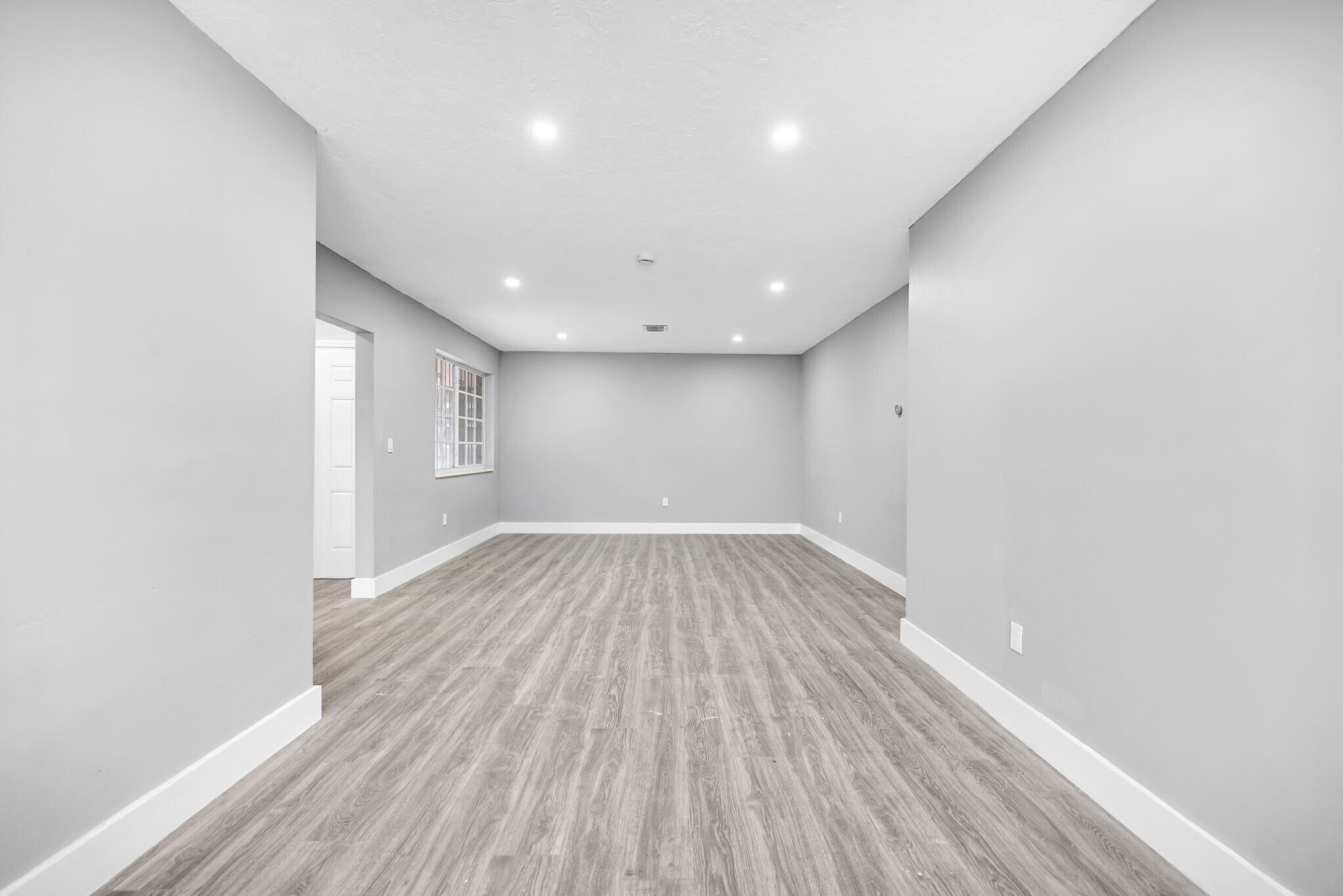 Building Photo - 643 NE 149th St