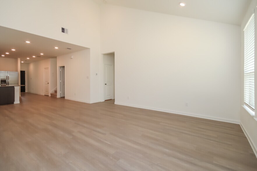 Building Photo - 5438 Tourmaline Wy