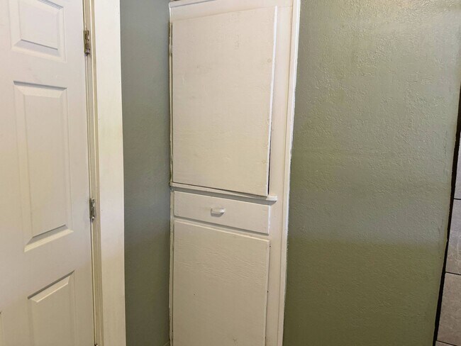 Building Photo - Affordable 3 Bedroom, 1 Bathroom Home In WF!
