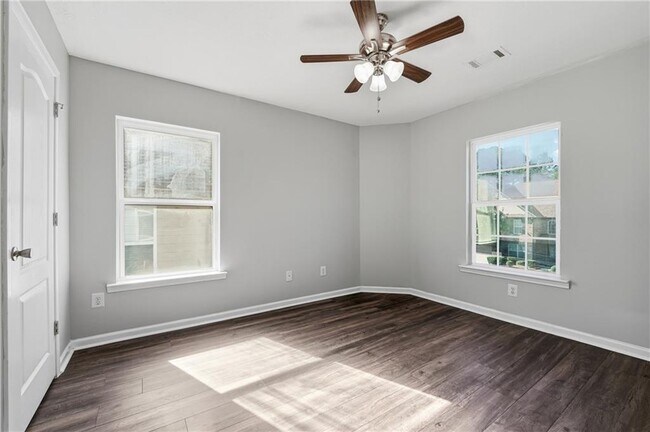 Building Photo - 1328 Avington Glen Dr SE