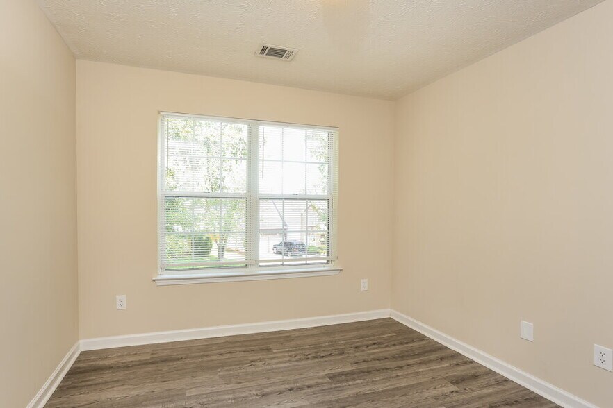 Building Photo - 7604 Broadhurst Dr