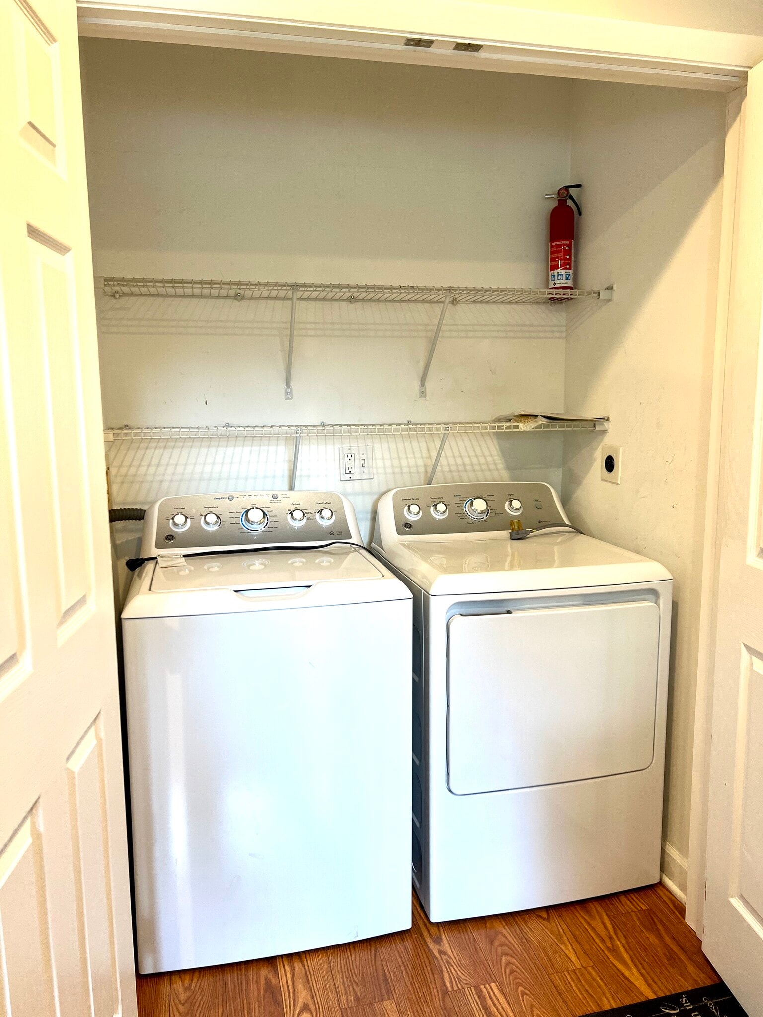 Washer & Dryer - 6851 Larkspur Ct