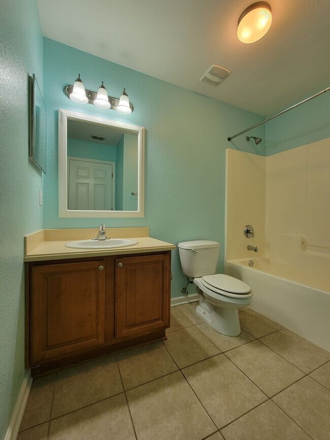 Building Photo - Lovely 3 bedroom town home off Apalachee Pkwy for rent August 7, 2026 $1800