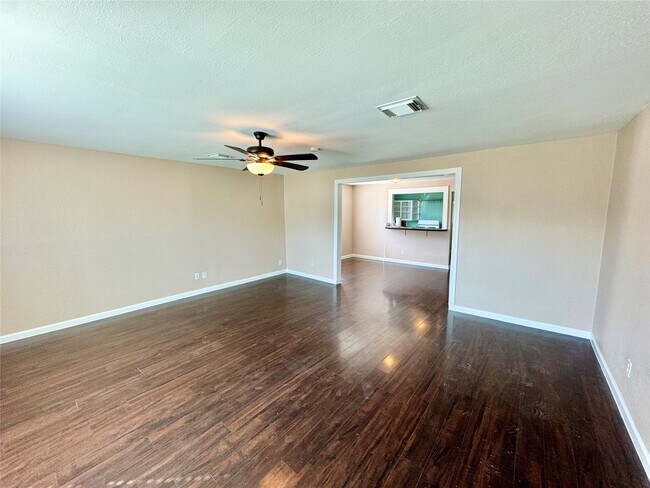 Building Photo - 3714 Avenue S 1/2