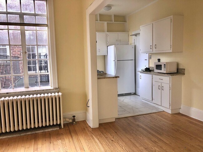 Building Photo - 205 Mt Auburn St