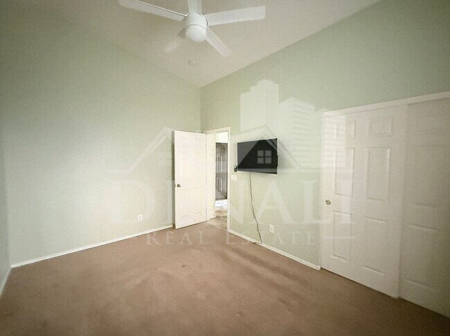 Building Photo - 1845 E Aloe Pl