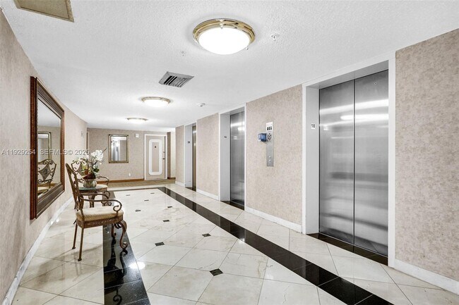 Building Photo - 2030 S Ocean Dr