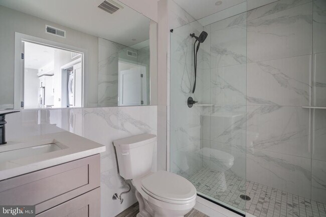 Building Photo - 2401 Washington Ave