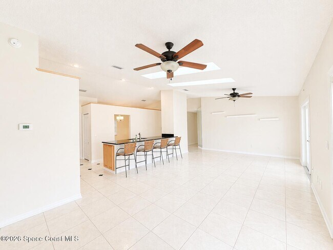 Building Photo - 270 Quail Dr