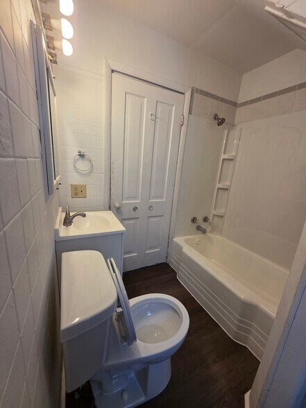 Building Photo - 2560 S Austin St