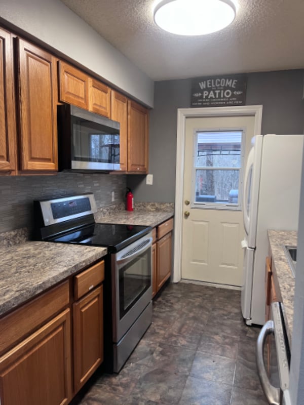 Building Photo - 50 Meadowlark Ln