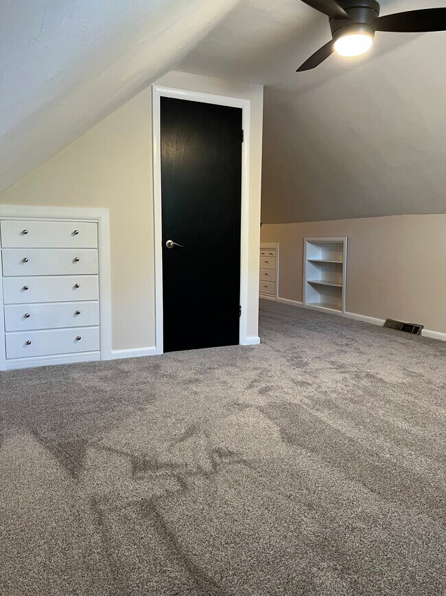 Building Photo - 1122 Sharon Ave