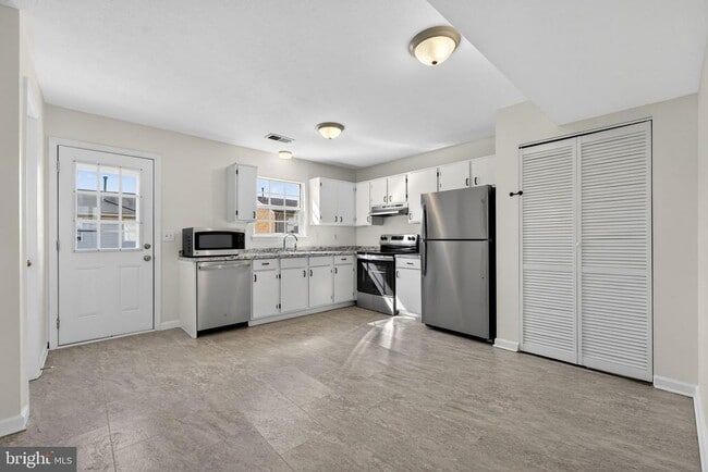 Building Photo - 352 Valley Mill Rd