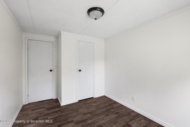 Building Photo - 720 Edgebrook Dr