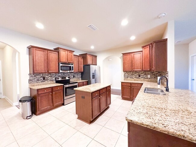 Building Photo - Well maintained 4 bedroom home with 2 car garage