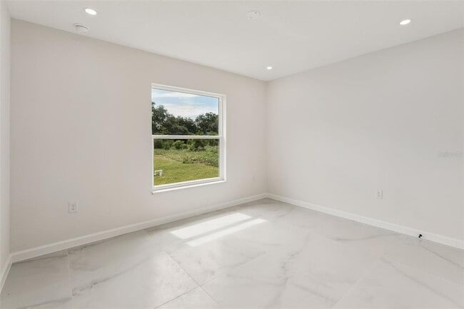 Building Photo - 2544 N Arrowhead Rd