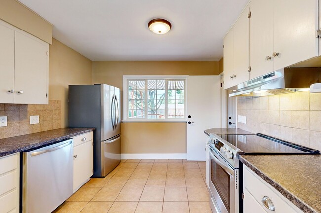 Building Photo - **APPROVED APPLICANTS**  Eastside Ground L...