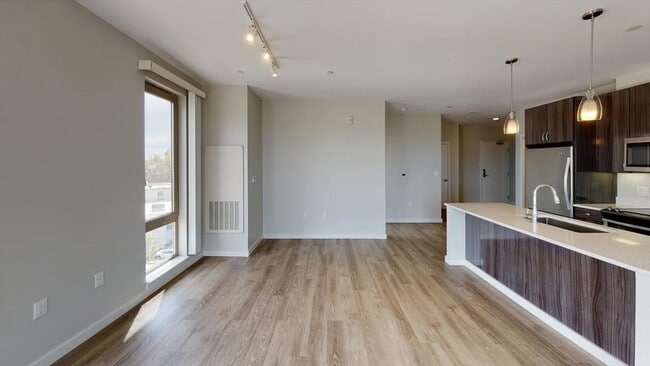 Building Photo - 640 Boston Ave