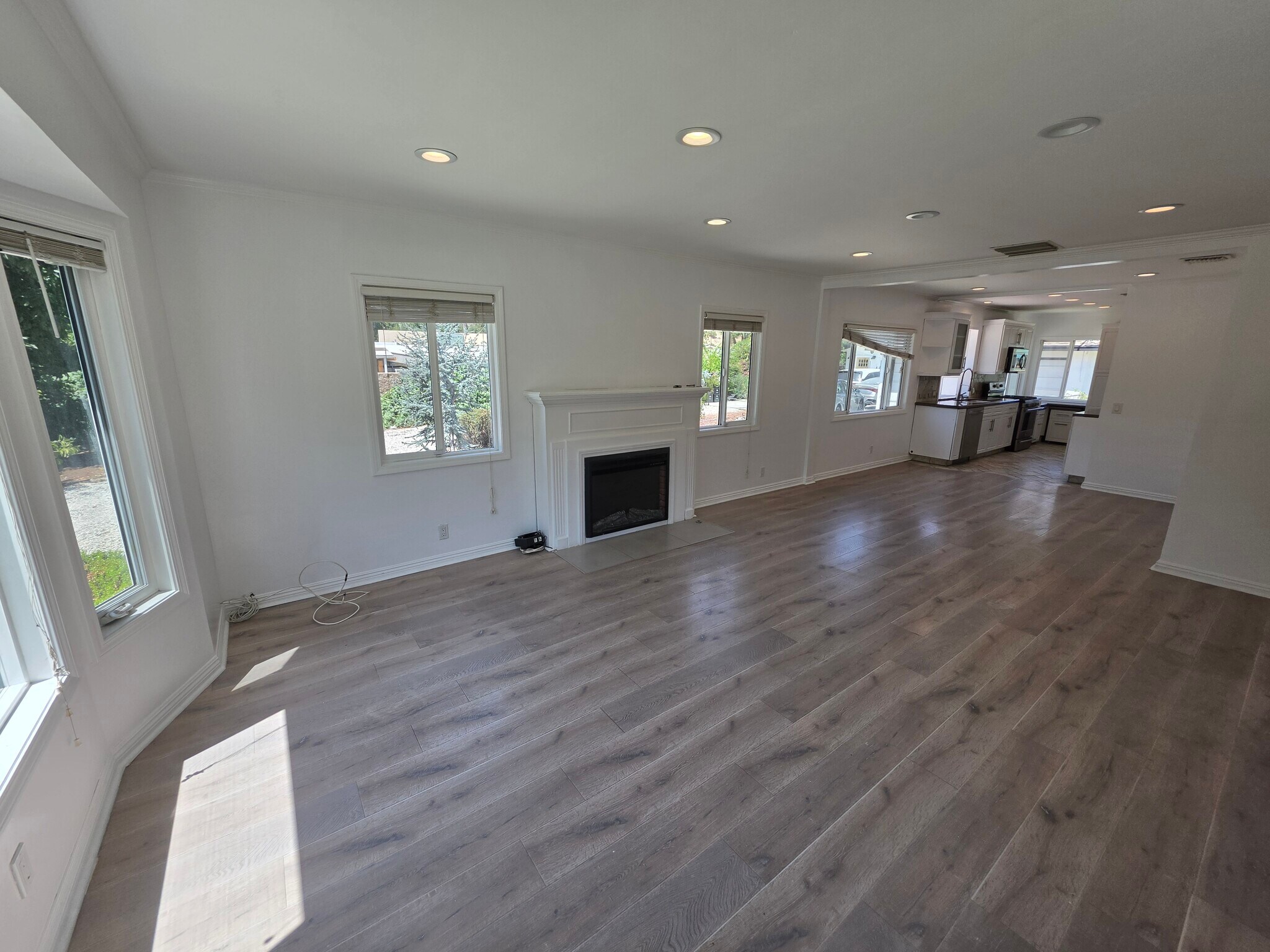 Building Photo - 9805 La Tuna Canyon Rd