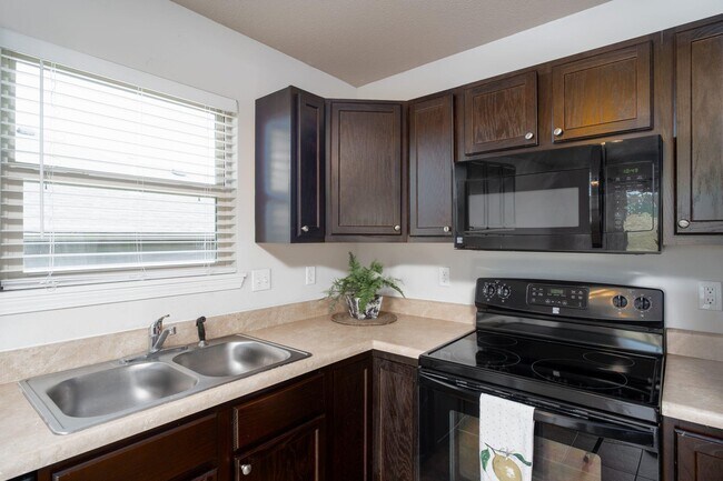 Building Photo - 5803 Abercorn Dr