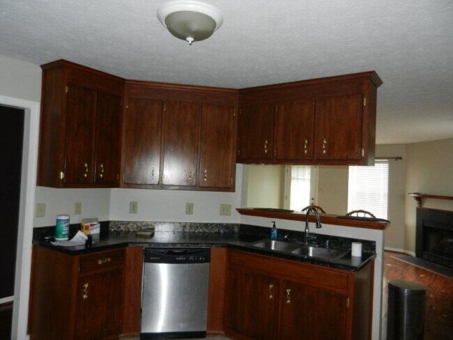 Building Photo - 3 bedroom in Hampton VA 23666