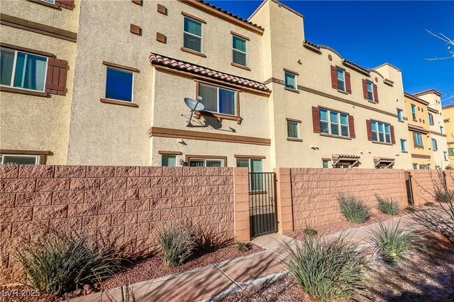 Building Photo - 1525 Spiced Wine Ave