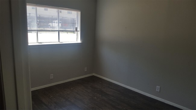 Building Photo - 711 N Ewing Ave