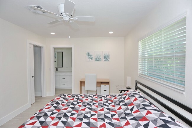 Building Photo - HIGH SEASON 2025: Naples Park 3 Bedroom //...